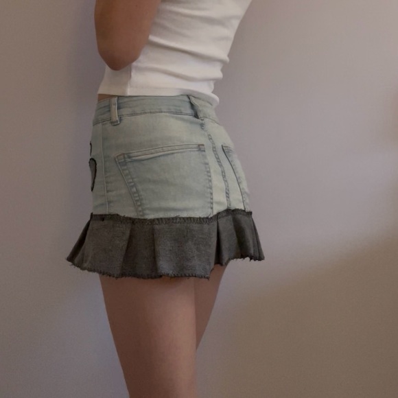 H&M divided denim ruffle mini skirt with heart patches Size - Picture 7 of 7